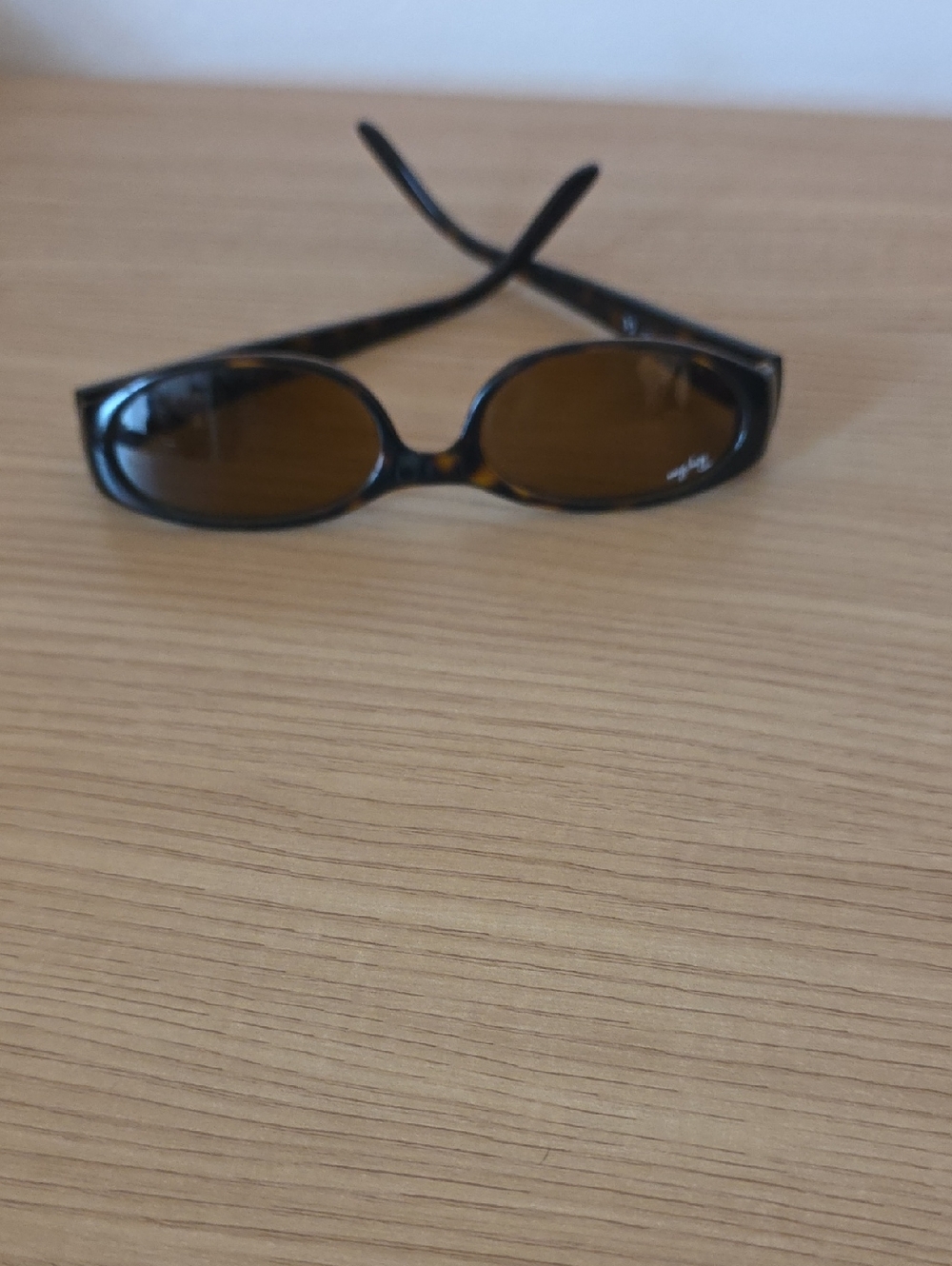 Vintage Sidestreet Ray-Ban RB2128 Women’s Tortoiseshell Frame Sunglasses